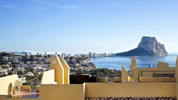 Вид на скалу Ифач (Peñón de Ifach) - символ побережья Коста Бланка Вид на скалу Ифач - символ побережья Коста Бланка