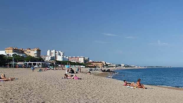 Дома на первой линии у моря на побережье Коста дель Маресме Дома на первой линии у моря на побережье Коста дель Маресме