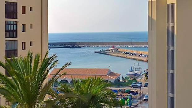 Вид на порт Port Pesquer el Raco из квартиры в Кальпе Вид на порт Port Pesquer el Raco из квартиры в Кальпе